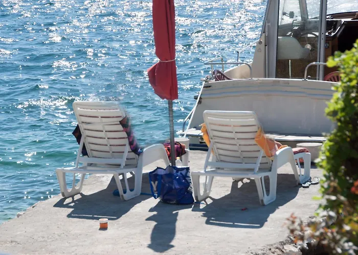 Holliday House In Zatoglav Vakantiehuis *