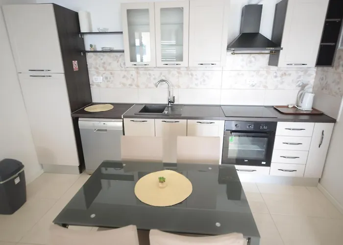 Holliday House In Zatoglav Vakantiehuis *