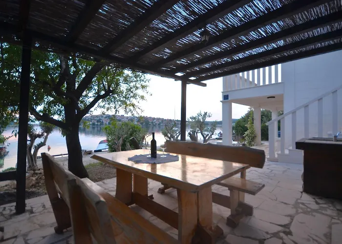 Vakantiehuis Holliday House In Zatoglav *